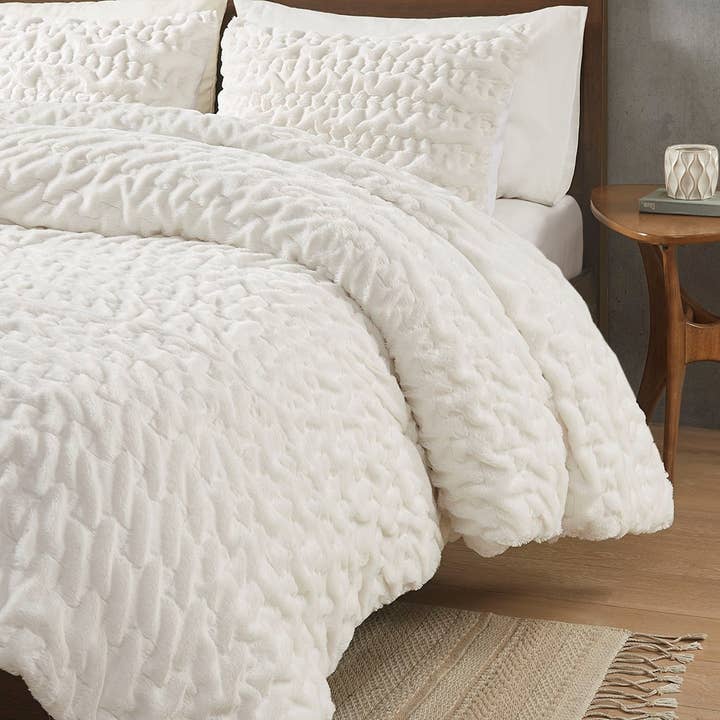 Ruched Faux Fur All-Season Comforter Set, Ivory - SELFTRITSS