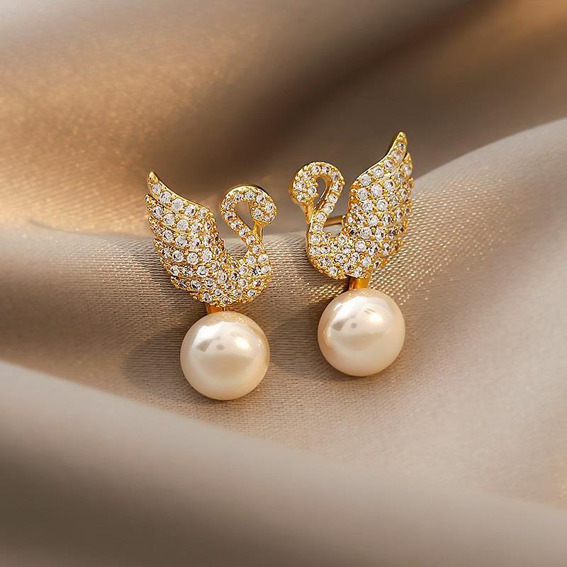 Swan Stud Earrings 3809