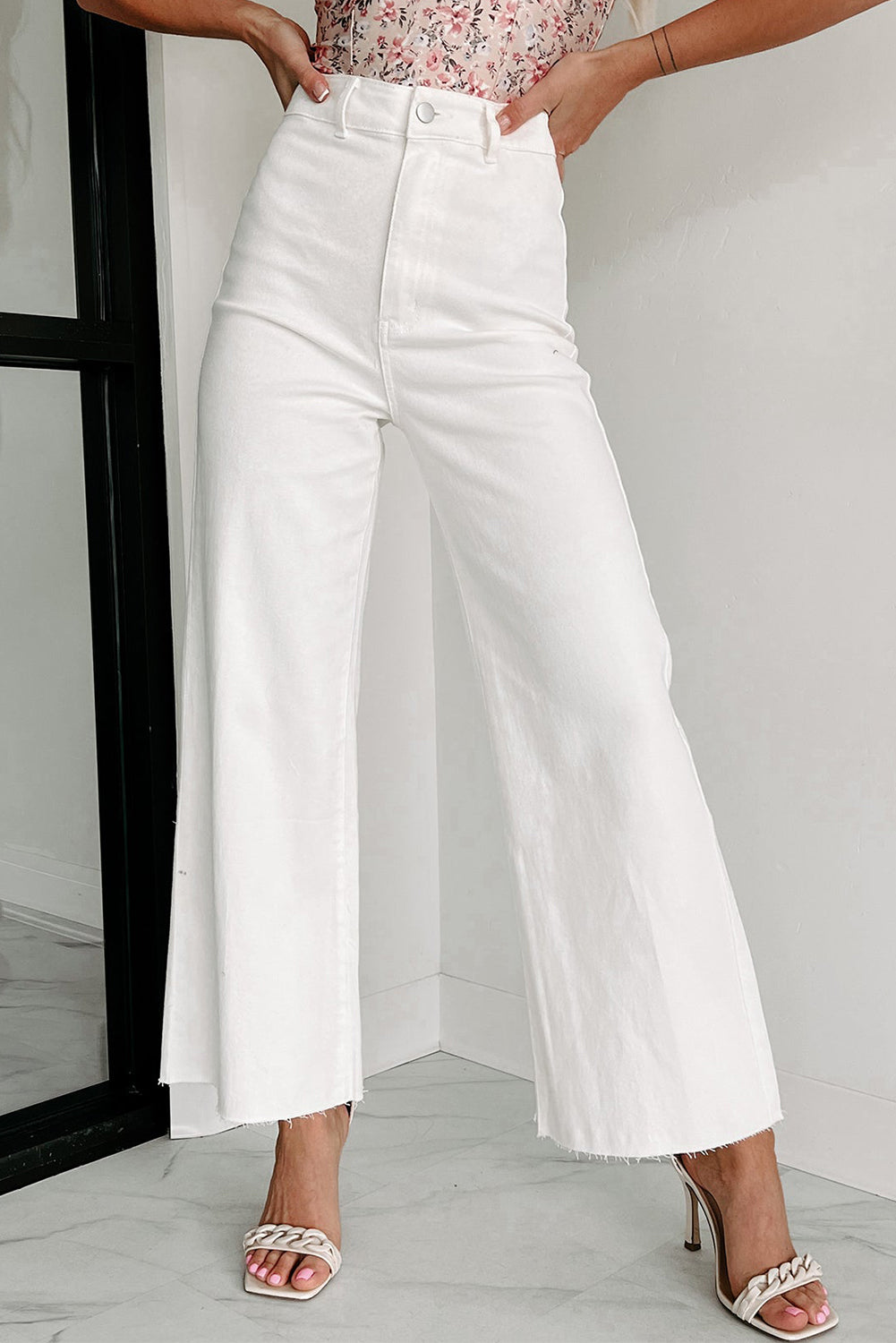 White Solid Raw Hem Wide Leg Crop Jeans - SELFTRITSS