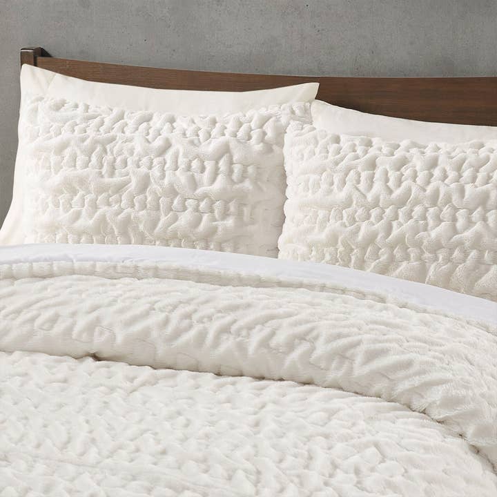 Ruched Faux Fur All-Season Comforter Set, Ivory - SELFTRITSS