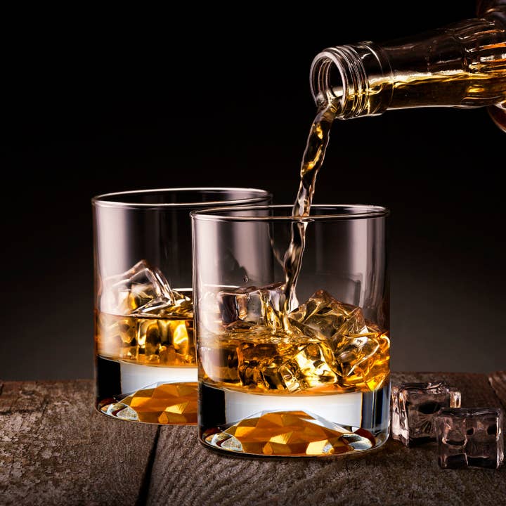 Whiskey Decanter & 4 Whiskey Glasses Set Airtight Stopper - SELFTRITSS