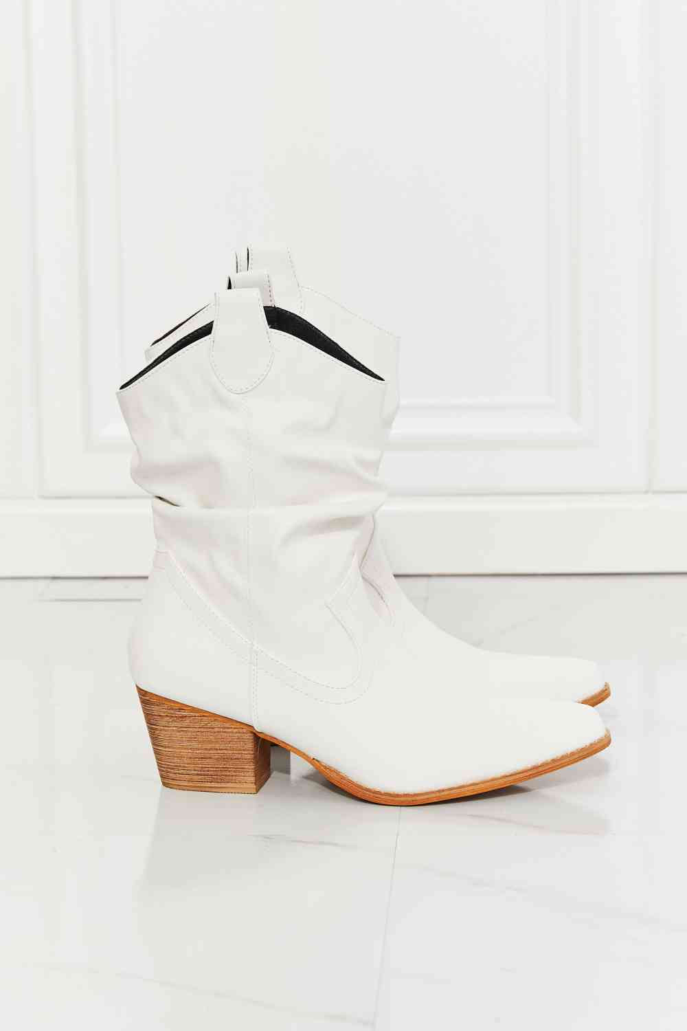 MMShoes Better in Texas Scrunch Cowboy Boots in White - SELFTRITSS