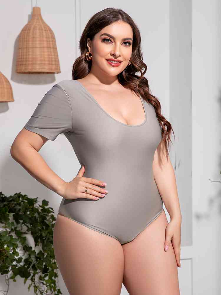 Plus Size Scoop Neck Short Sleeve One-Piece Swimsuit - SELFTRITSS