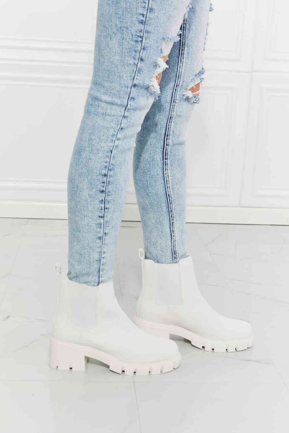 MMShoes Work For It Matte Lug Sole Chelsea Boots in White - SELFTRITSS