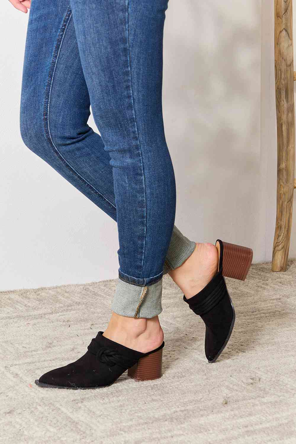 East Lion Corp Pointed-Toe Braided Trim Mules - SELFTRITSS