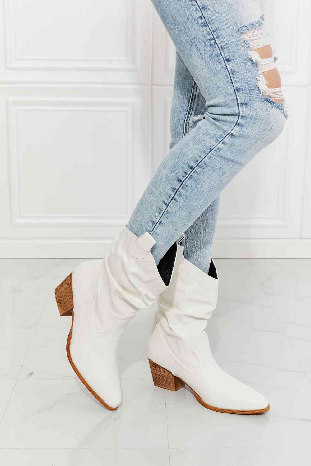 MMShoes Better in Texas Scrunch Cowboy Boots in White - SELFTRITSS