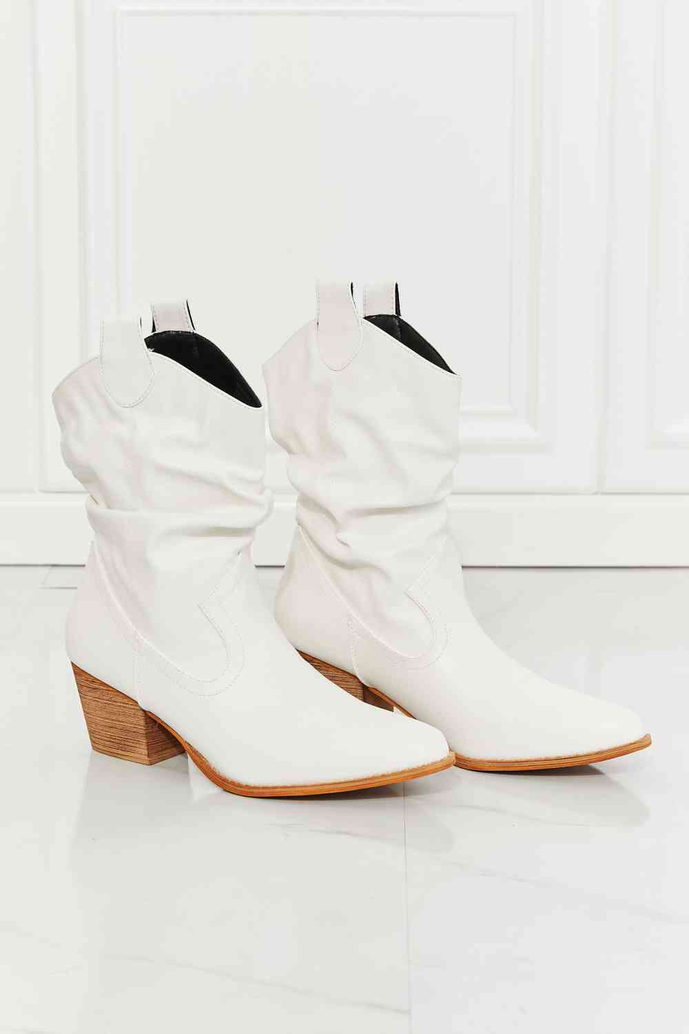 MMShoes Better in Texas Scrunch Cowboy Boots in White - SELFTRITSS