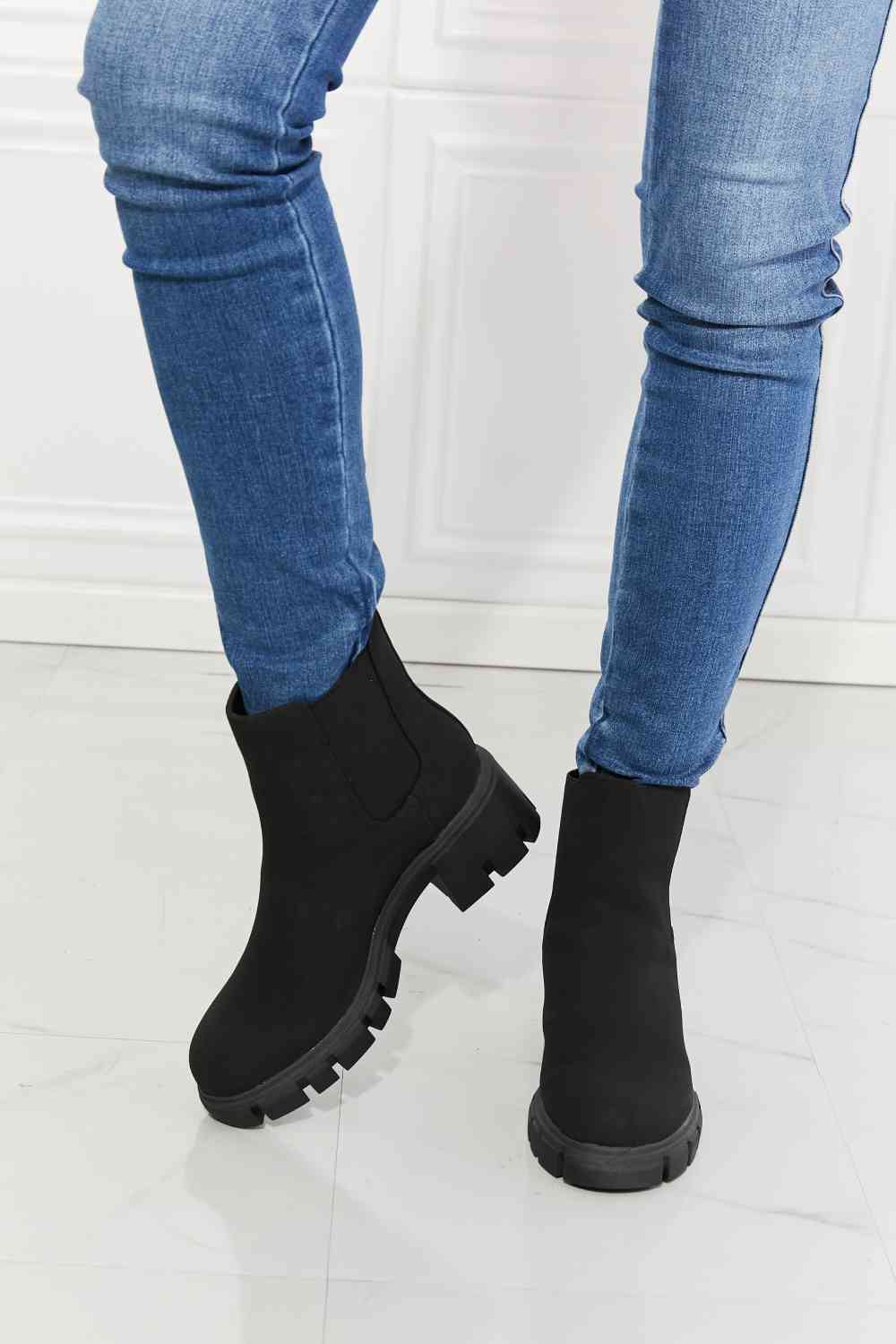 MMShoes Work For It Matte Lug Sole Chelsea Boots in Black - SELFTRITSS